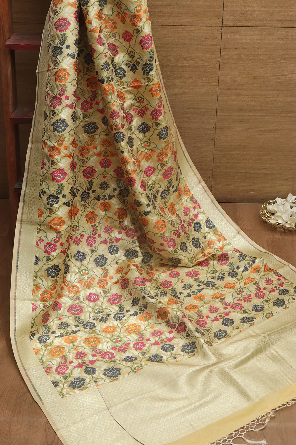 Exquisite Pastel Banarasi Kimkhwab Design Silk Dupatta - Elegant and Luxurious
